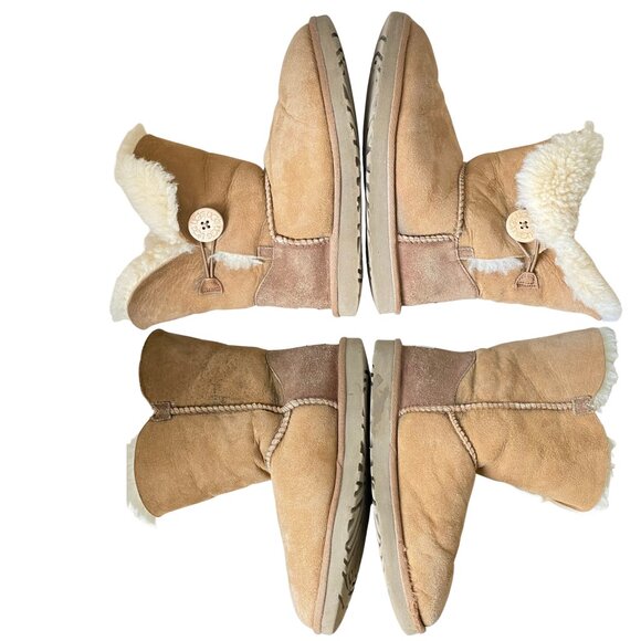 UGG Australia Bailey Button Bomber Boot 5838 -  8 US - Preowned - Picture 2 of 13